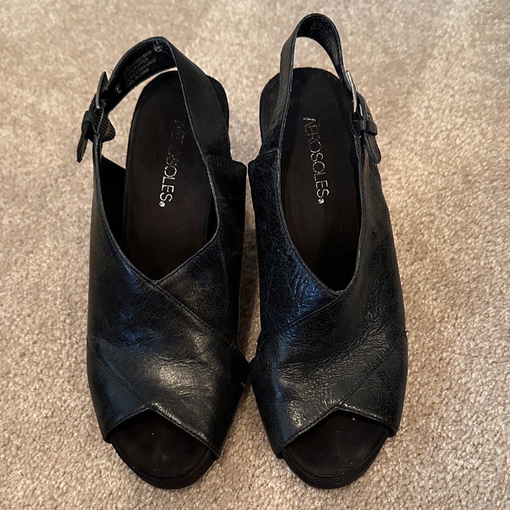 AEROSOLES Women's Black Peep-Toe Mules